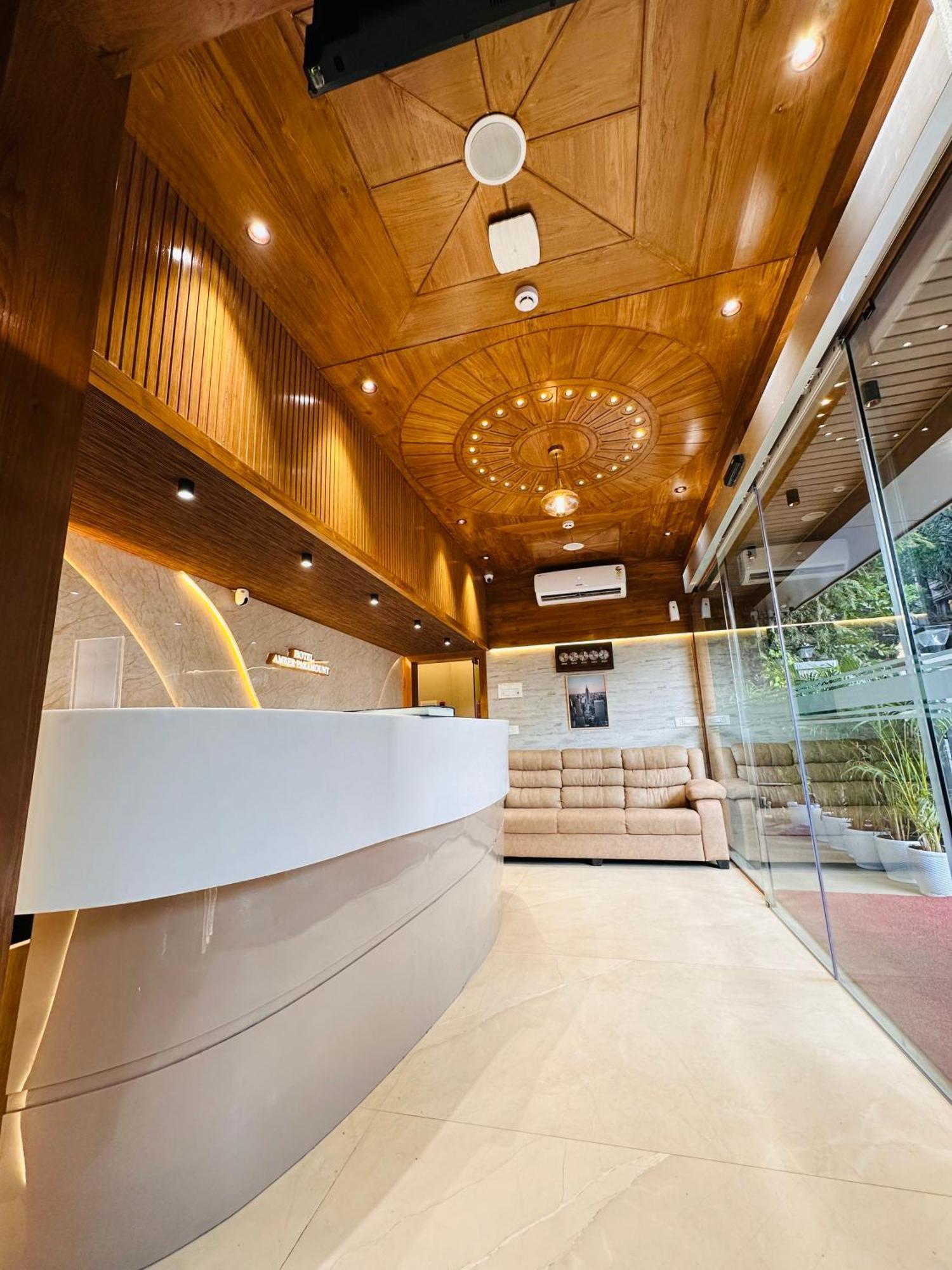 Hotel Amber Paramount Мумбаи Экстерьер фото